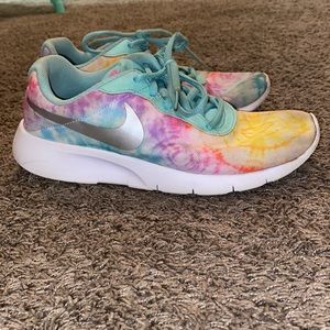 Girls Nike tie dye tanjun shoes